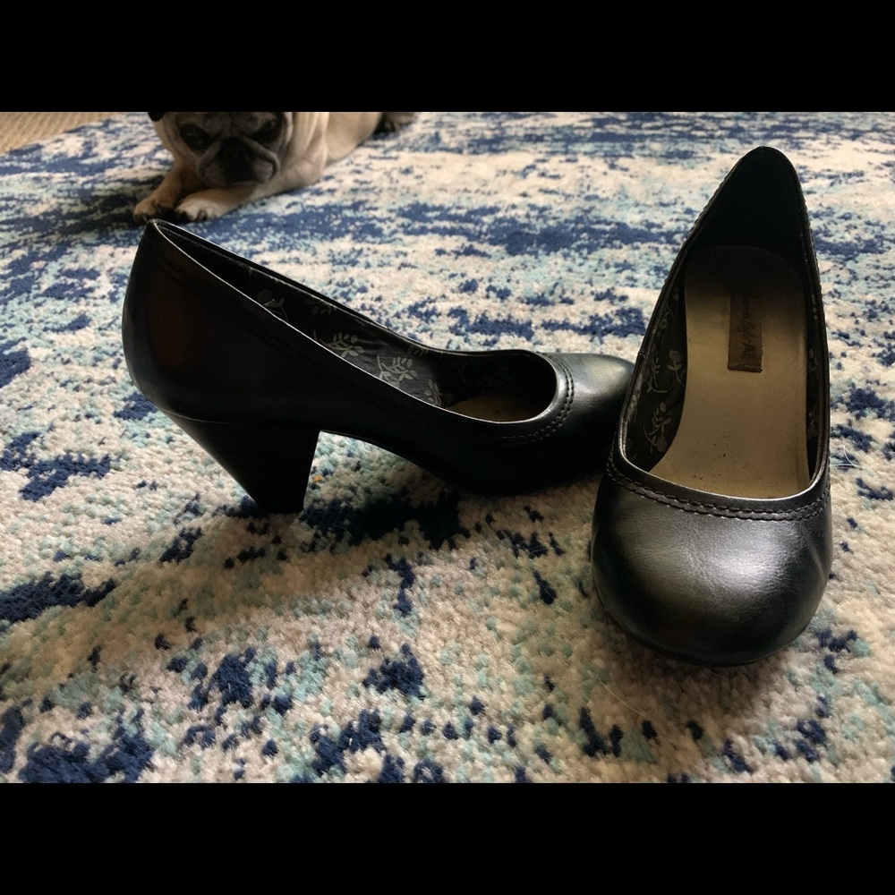 Comfortable black American eagle heels